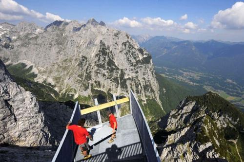 Экстремальная смотровая площадка AlpspiX