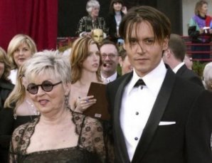 Знаменитости со своими мамами