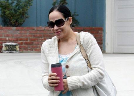 Восьмерняшки Нади Сулейман гуляют на двух колясках