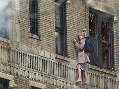 Анджелина Джоли босая и в крови бегает по Вашингтону