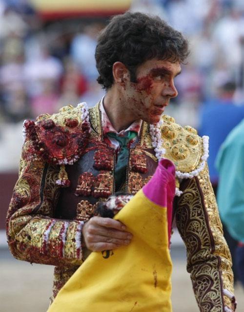 Лучшего испанского матадора продырявили два быка