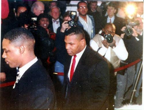 Знаменитости, обвинявшиеся в изнасилованиях и сексуальных домогательствах