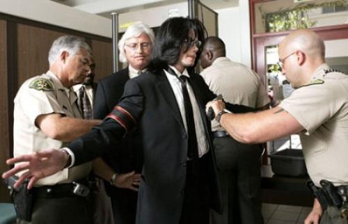 Знаменитости, обвинявшиеся в изнасилованиях и сексуальных домогательствах