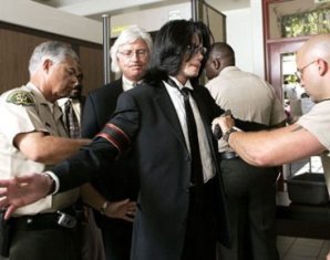 Знаменитости, обвинявшиеся в изнасилованиях и сексуальных домогательствах