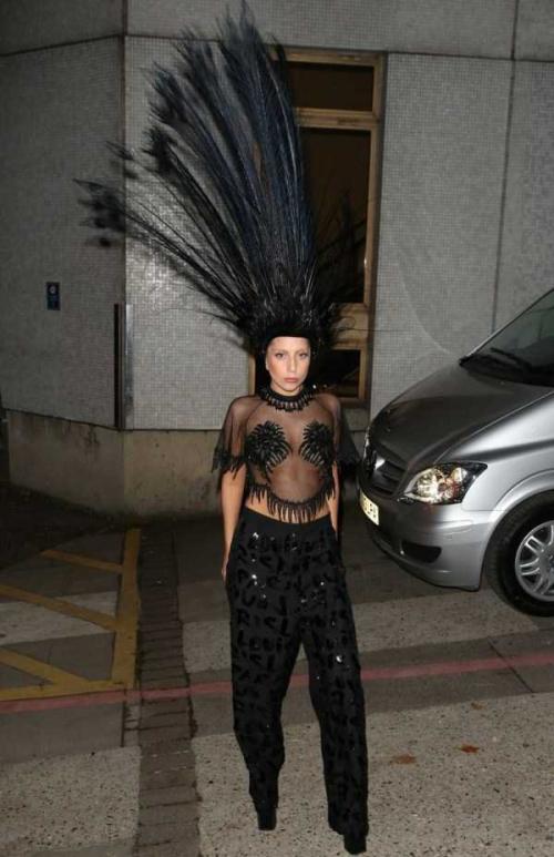 Королевы эпатажа и их самые безумные наряды