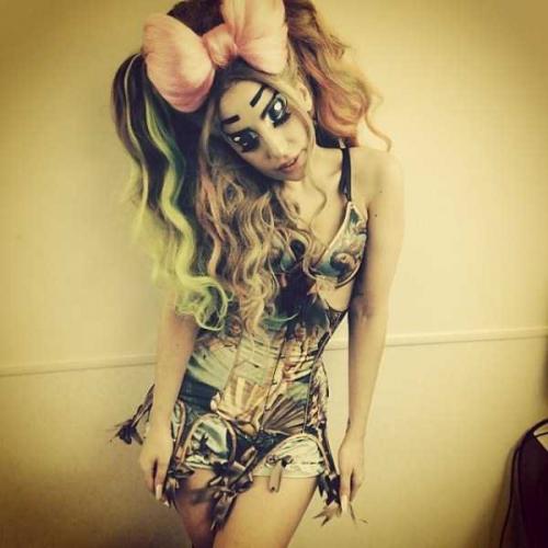 Королевы эпатажа и их самые безумные наряды