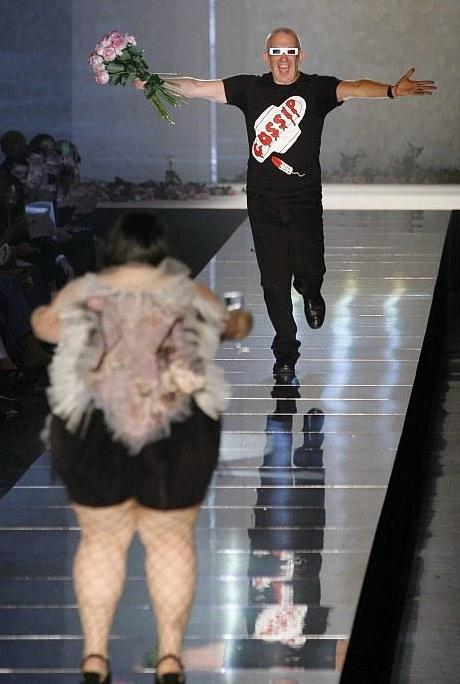 Жан Поль Готье вывел на подиум толстую рокершу