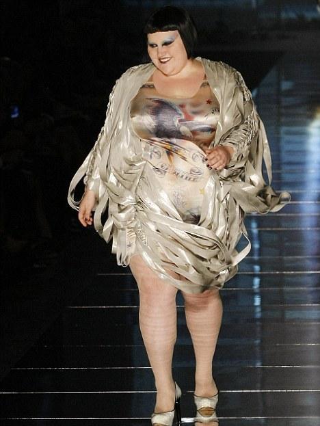 Жан Поль Готье вывел на подиум толстую рокершу