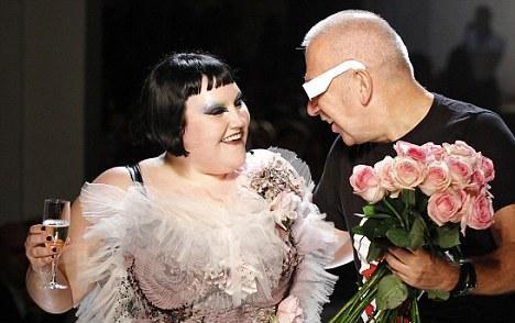 Жан Поль Готье вывел на подиум толстую рокершу