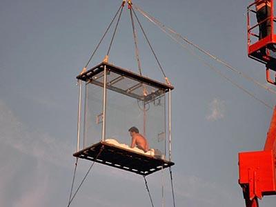 Игры со смертью: 20 самых отчаянных смельчаков