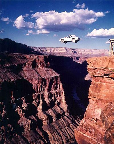 Игры со смертью: 20 самых отчаянных смельчаков