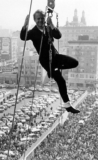 Игры со смертью: 20 самых отчаянных смельчаков