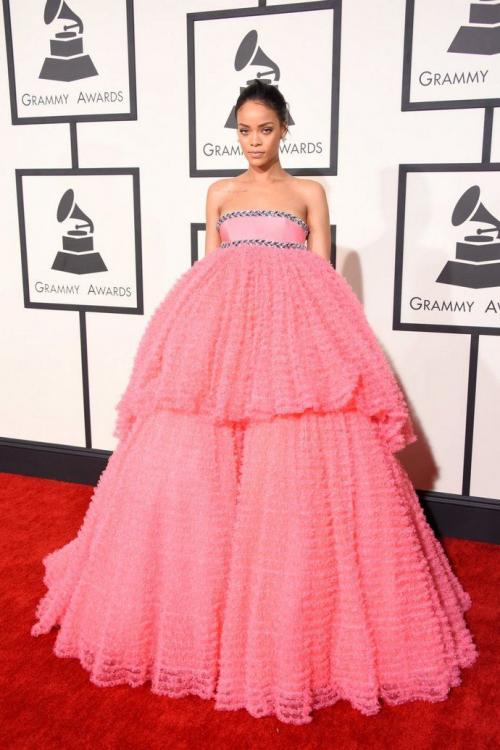 Самые нелепые и странные наряды знаменитостей. Ч.4