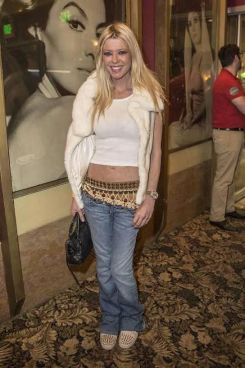 Самые нелепые и странные наряды знаменитостей. Ч.4