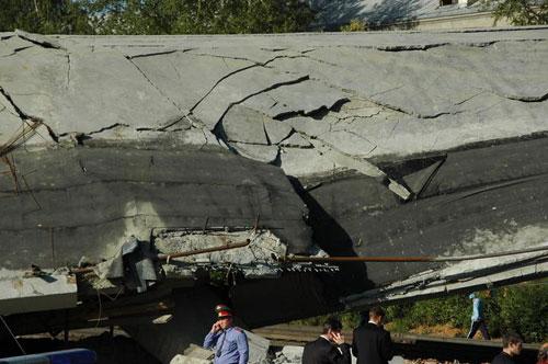 В Екатеринбурге обрушился мост