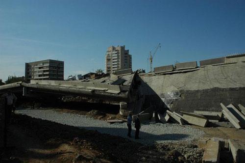 В Екатеринбурге обрушился мост