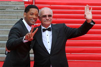 В Москве открылся 30-й международный кинофестиваль: Михалков станцевал с Уиллом Смитом