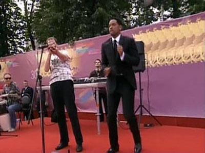 В Москве открылся 30-й международный кинофестиваль: Михалков станцевал с Уиллом Смитом