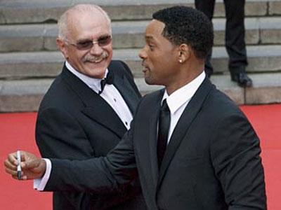 В Москве открылся 30-й международный кинофестиваль: Михалков станцевал с Уиллом Смитом