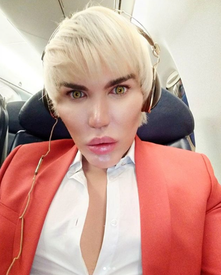 Звезды, которые в жизни не соответствует внешности и сценическому образу