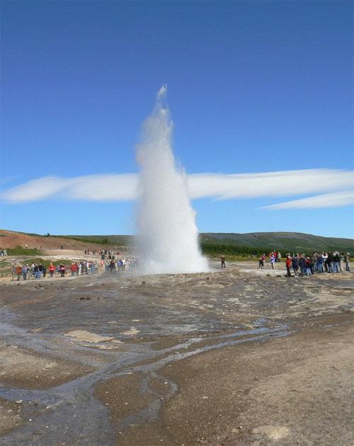 Гигантский гейзер просыпается каждые 15 минут