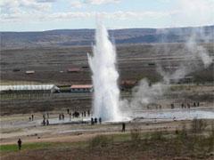 Гигантский гейзер просыпается каждые 15 минут