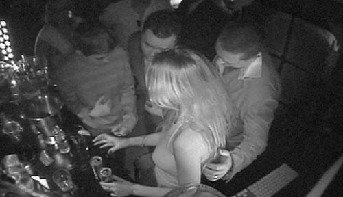 Линдсей Лохан пьет водку и целуется с Самантой