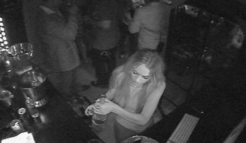 Линдсей Лохан пьет водку и целуется с Самантой