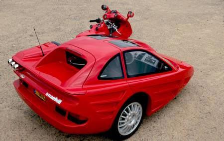 Автомобиль скрестили с мотоциклом