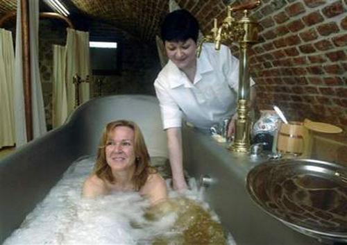 Секрет молодости в пивной ванне