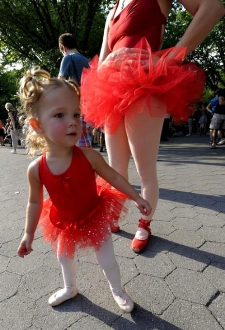 230 балерин одновременно встали на пуанты