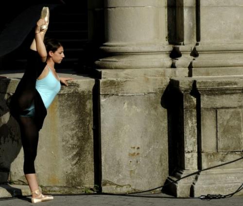 230 балерин одновременно встали на пуанты