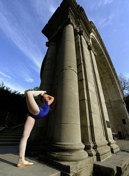 230 балерин одновременно встали на пуанты