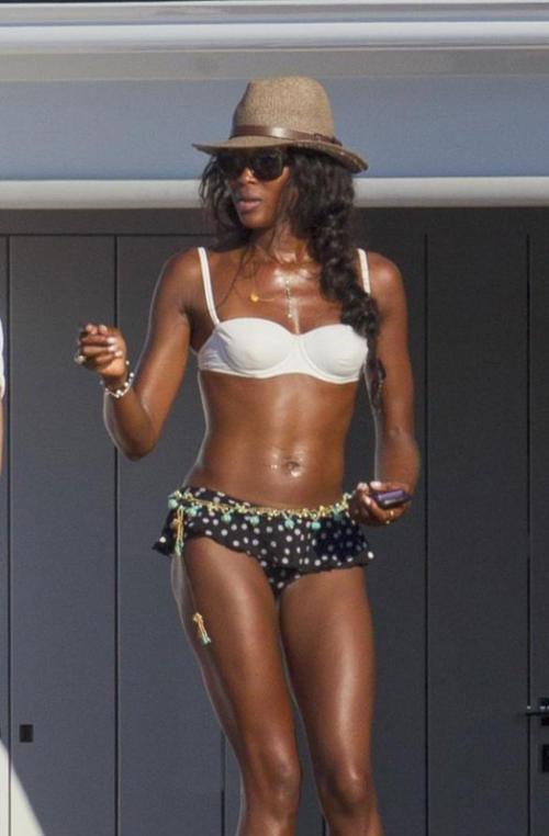 Звезды за 40, как они выглядят в купальниках