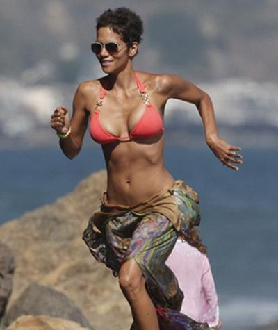 Звезды за 40, как они выглядят в купальниках