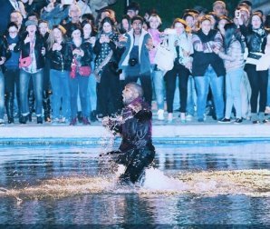 Какие немыслимые вещи, принадлежащие знаменитостям, скупают поклонники