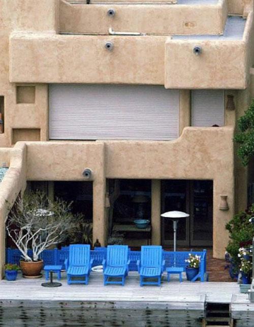 Папарации проникли в дом к Стингу