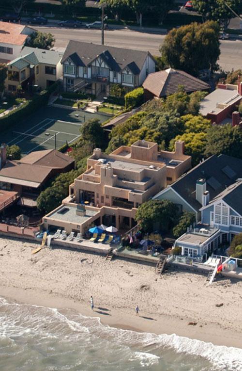 Папарации проникли в дом к Стингу