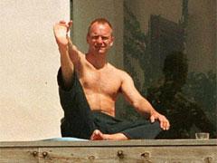 Папарации проникли в дом к Стингу