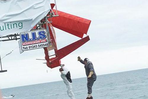 Человекоптицам из  Богнора подрезали крылья