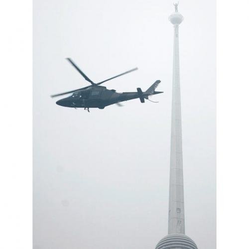 "Человек-паук" с третьей попытки залез на полукилометровую башню