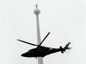 "Человек-паук" с третьей попытки залез на полукилометровую башню