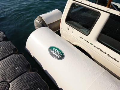 Плавающий автомобиль Land Rover Discovery