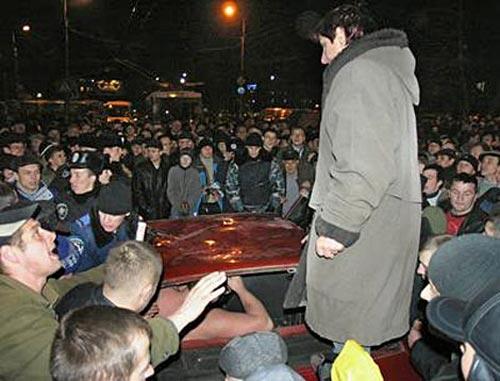 В Тернополе толпа едва не линчевала пьяного водителя