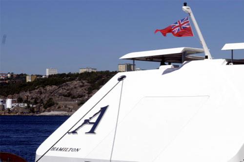 Яхта Мельниченко переплюнула эсминец Абрамовича