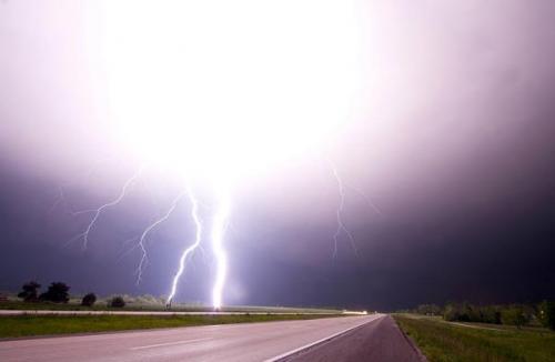 Британский фотограф  охотится за торнадо