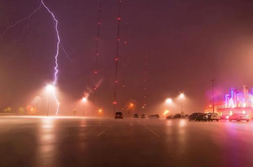 Британский фотограф  охотится за торнадо