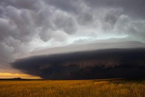 Британский фотограф  охотится за торнадо