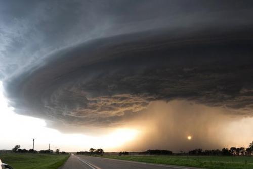 Британский фотограф  охотится за торнадо