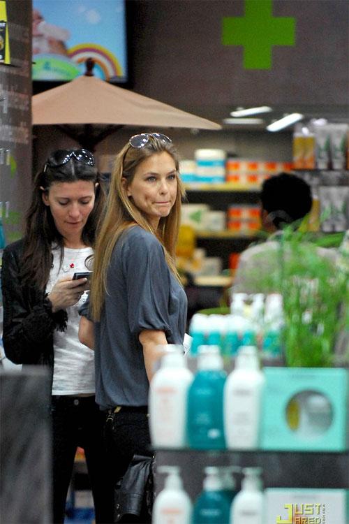 Подруга Ди Каприо смутила Канны бриллиантами